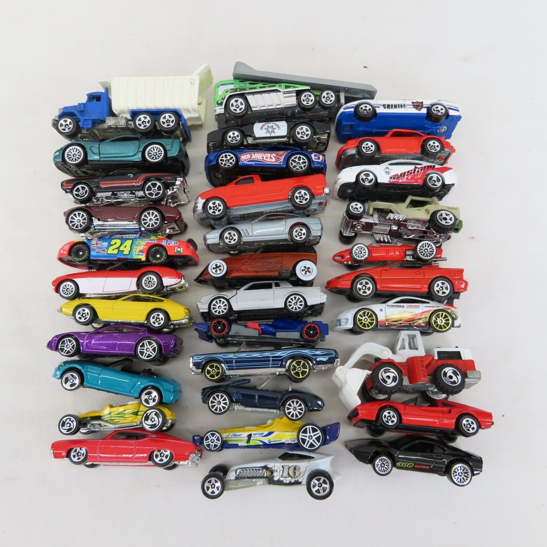 150+ Modern Hot Wheels in Rally & Spinner Cases - 13