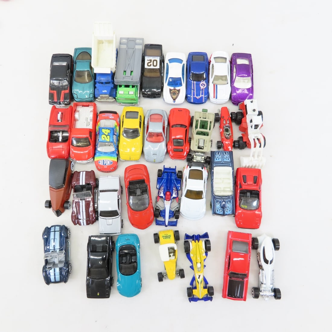 150+ Modern Hot Wheels in Rally & Spinner Cases - 14