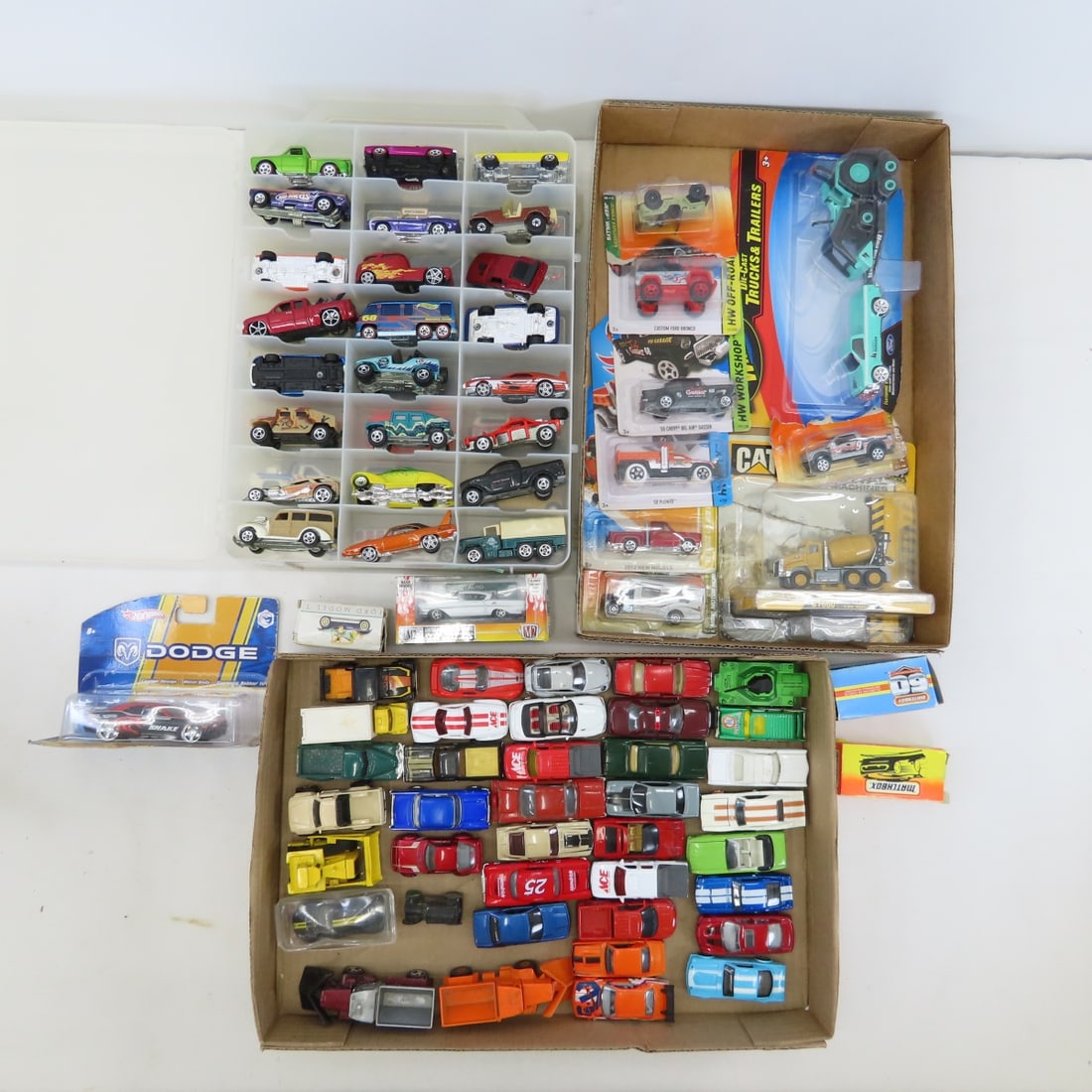 90+ Hot Wheels Cars, Trucks & Service Vehicles (1 of 9)