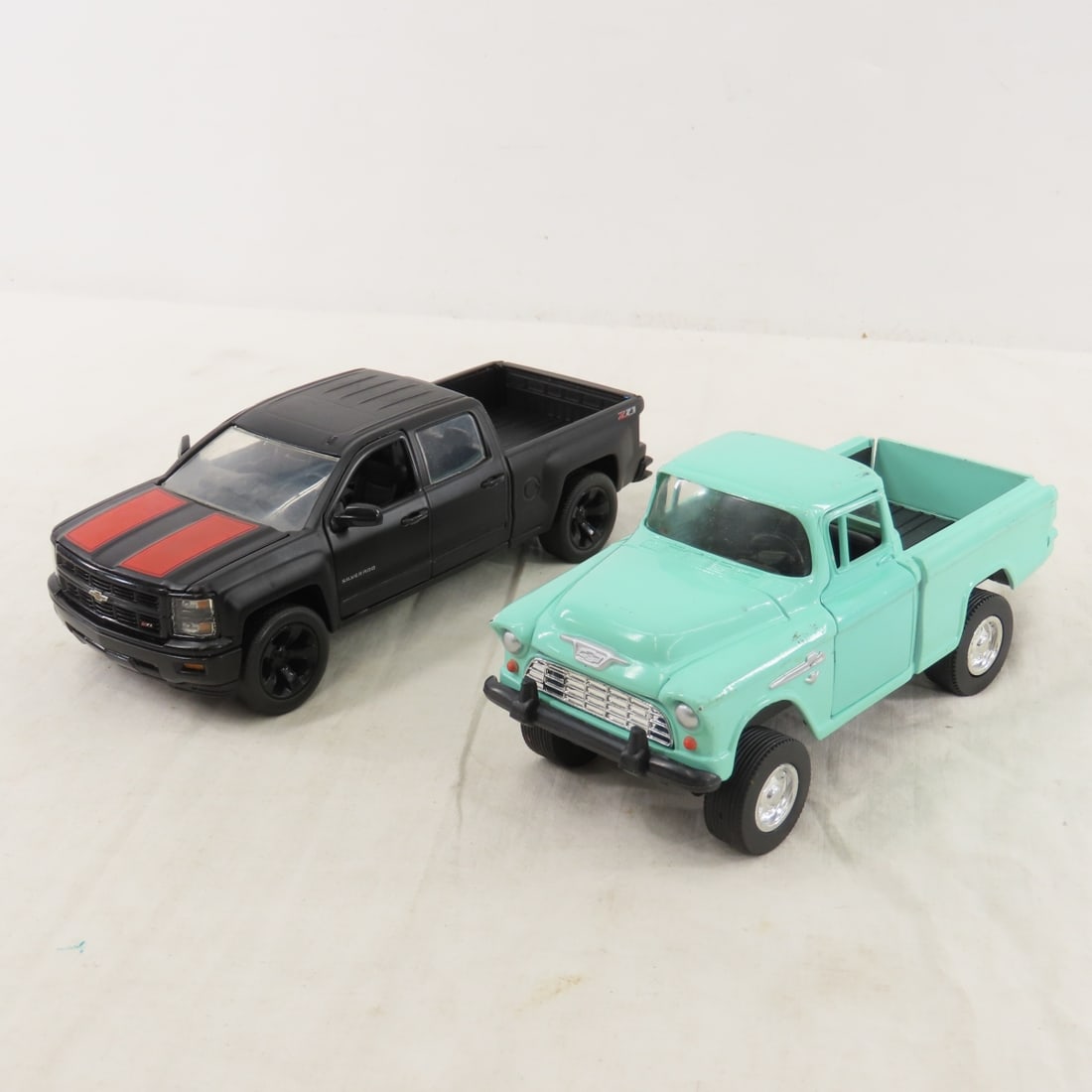 8 Diecast 1:18 Scale Cars & Trucks, Jada & Others - 7