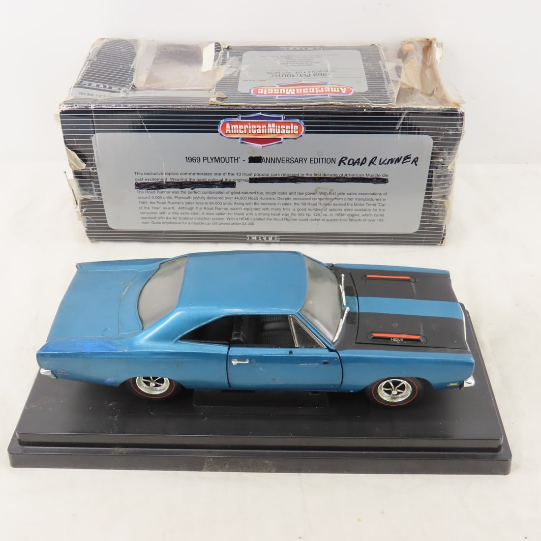6 Diecast 1:18 Scale Cars, Hwy 61, Ertl & Other - 12