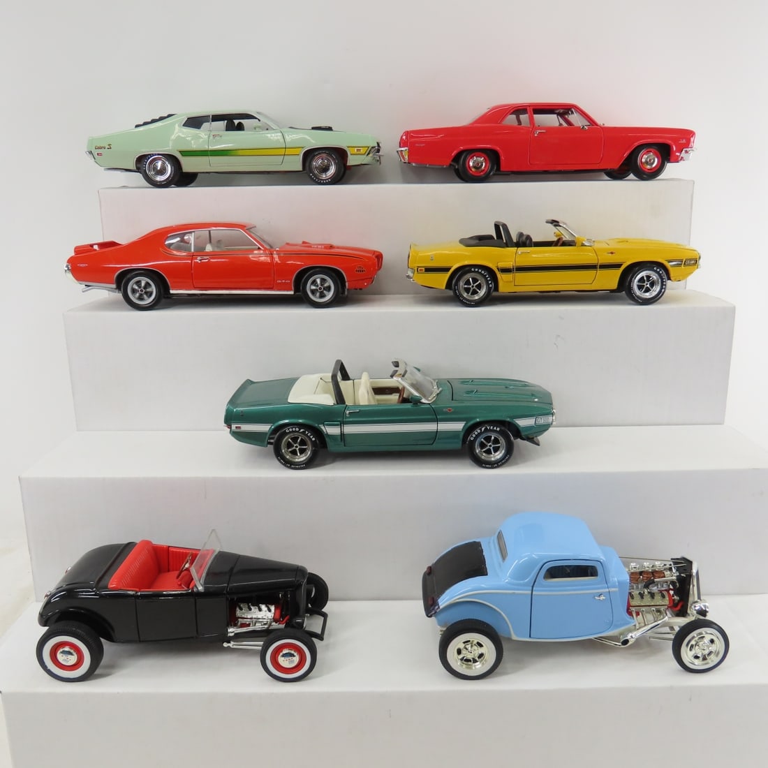 7 Diecast Ertl 1:18 Scale Cars, Cobra & Others: 7 Diecast Ertl 1:18 Scale Cars, Cobra & Others - Cobra, Biscayne, GTO, Shelby GT & more. See Photos for any Damages. Lot Size: 15 x 15 x 15', 15 lbs Photos are part of description. (Live