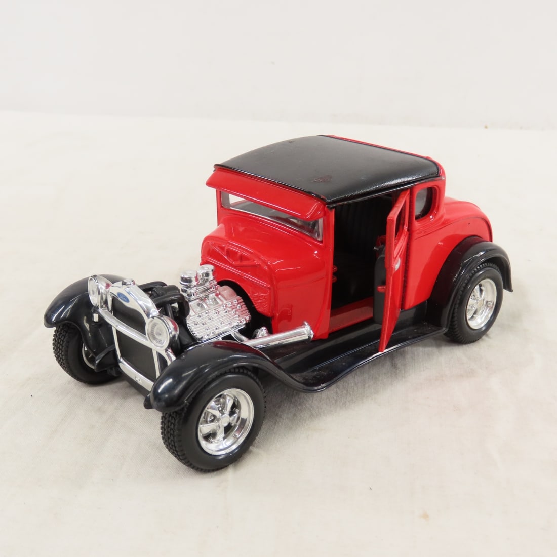 9 Diecast Maisto 1:24 Scale & Other Vehicles - 20