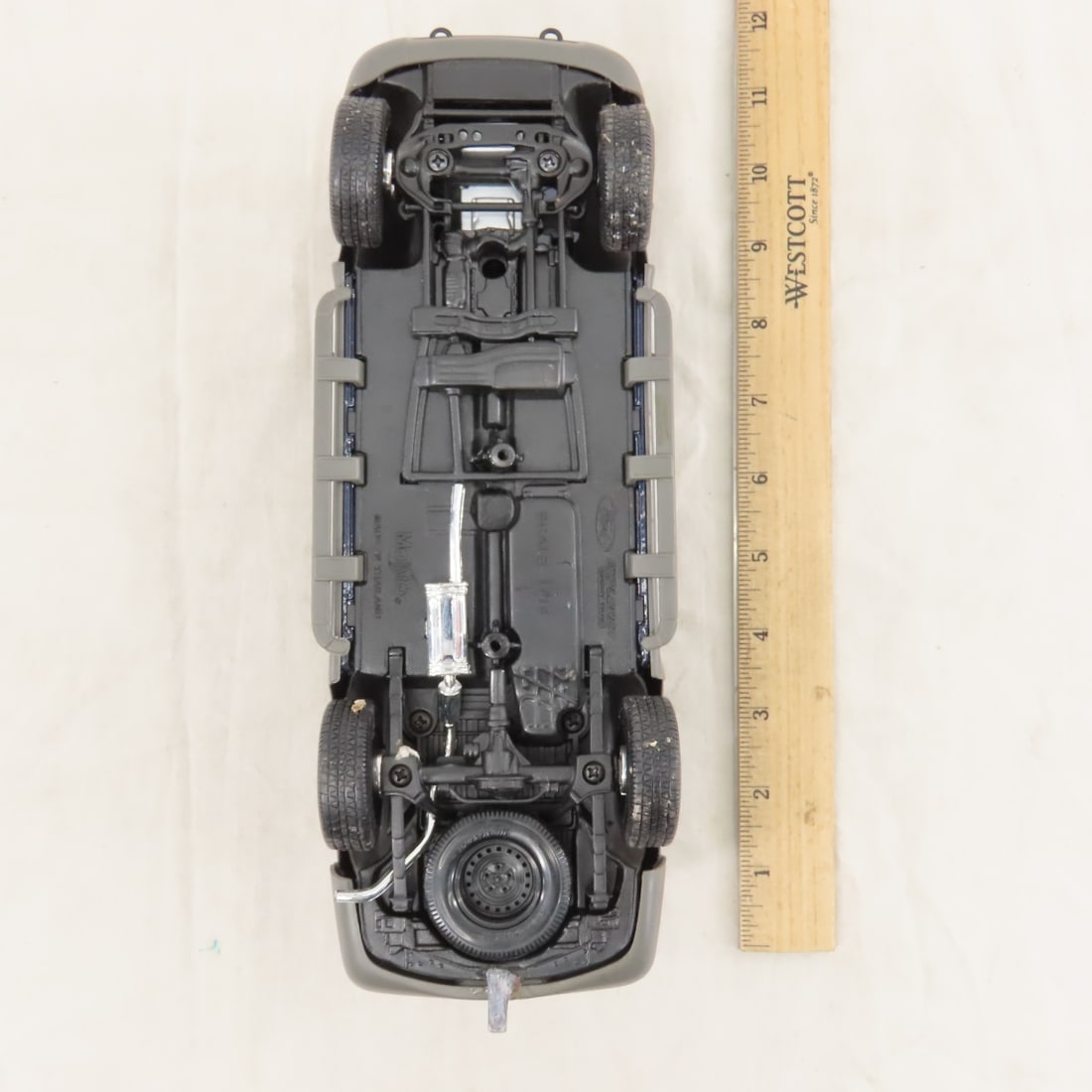 9 Diecast Maisto 1:24 Scale & Other Vehicles - 9