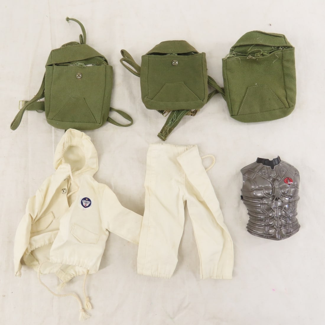 4 Vintage GI Joe Figures, Footlocker & Accessories - 14