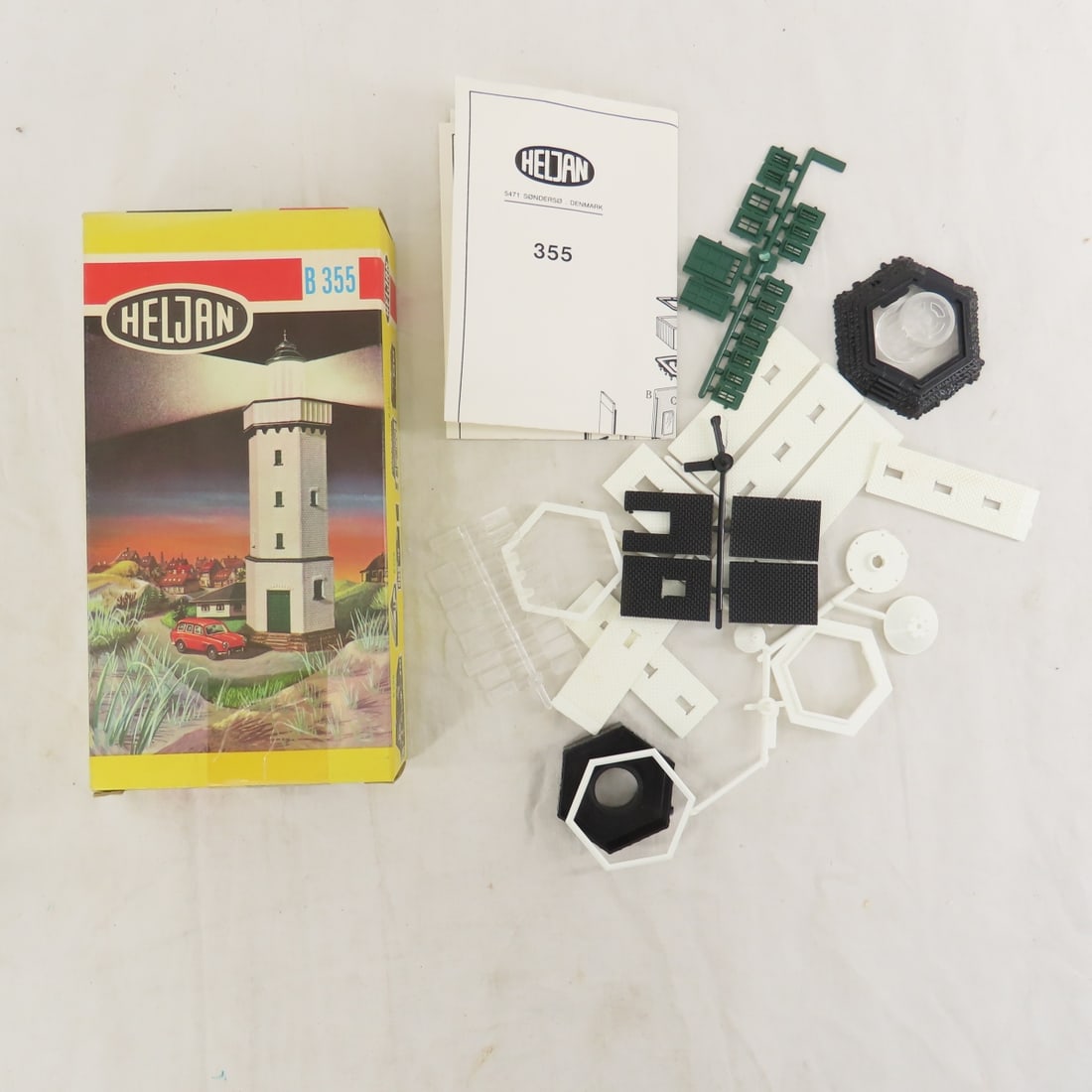 HO Scale Train Buildings, Model Kits, AHM & Others - 11