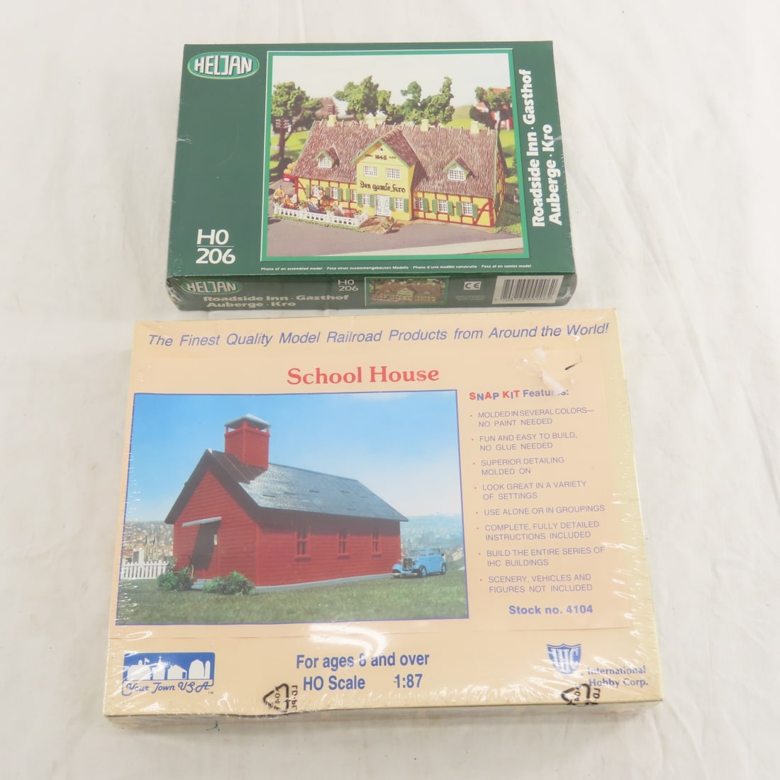 HO Scale Train Buildings, Model Kits, AHM & Others - 4