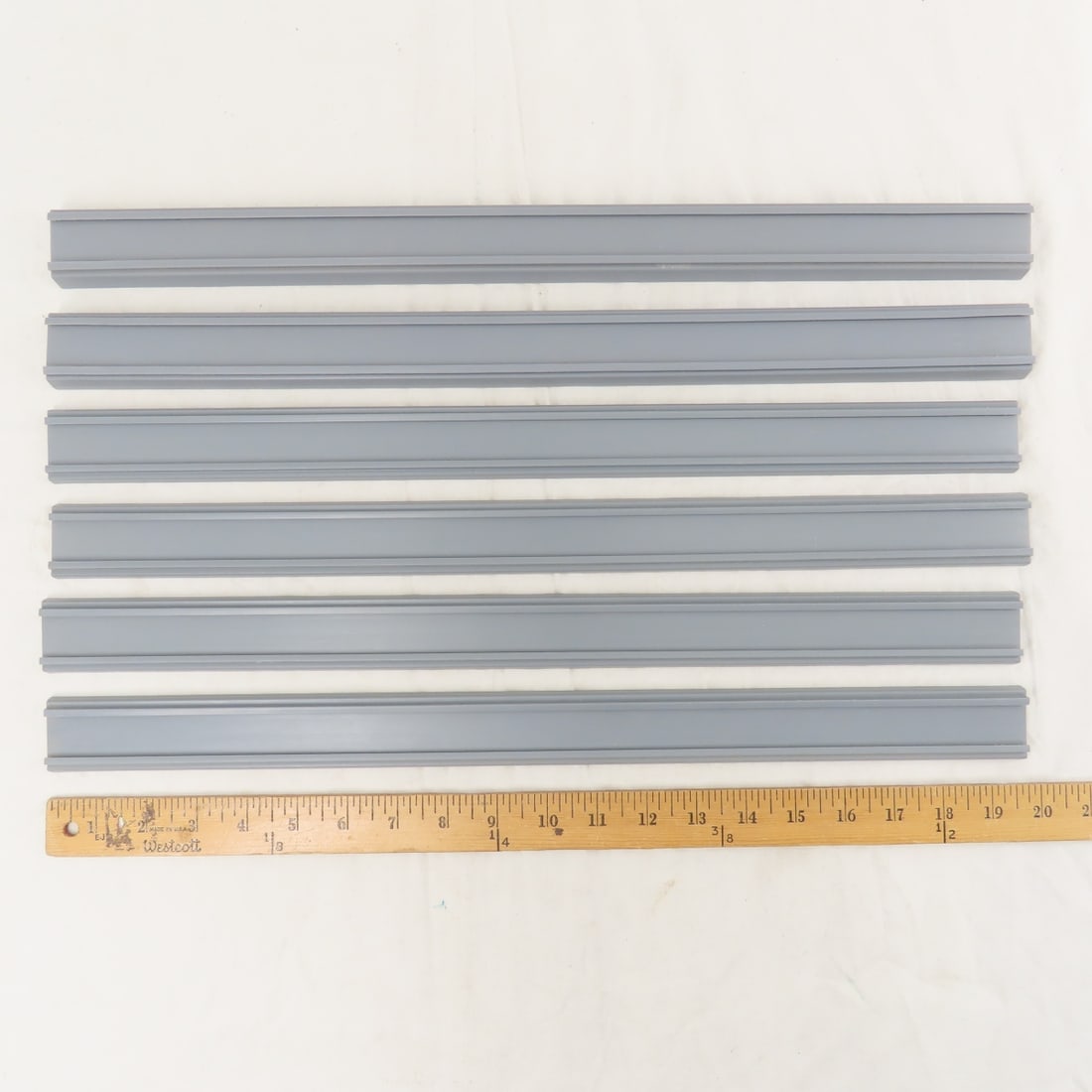 15+ Hot Wheels, 40th Anniversary & Car Hauler - 16