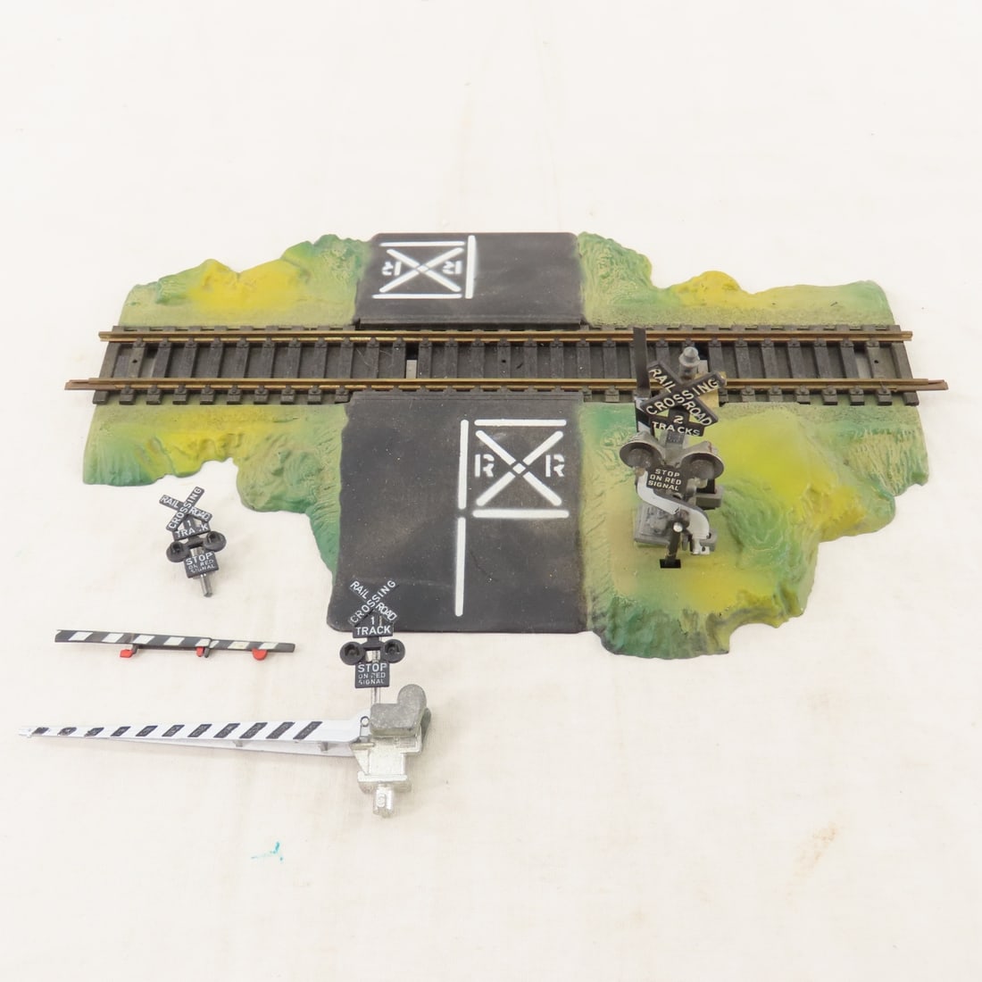 HO Scale Engines, Boxcars, Tyco & Others - 15