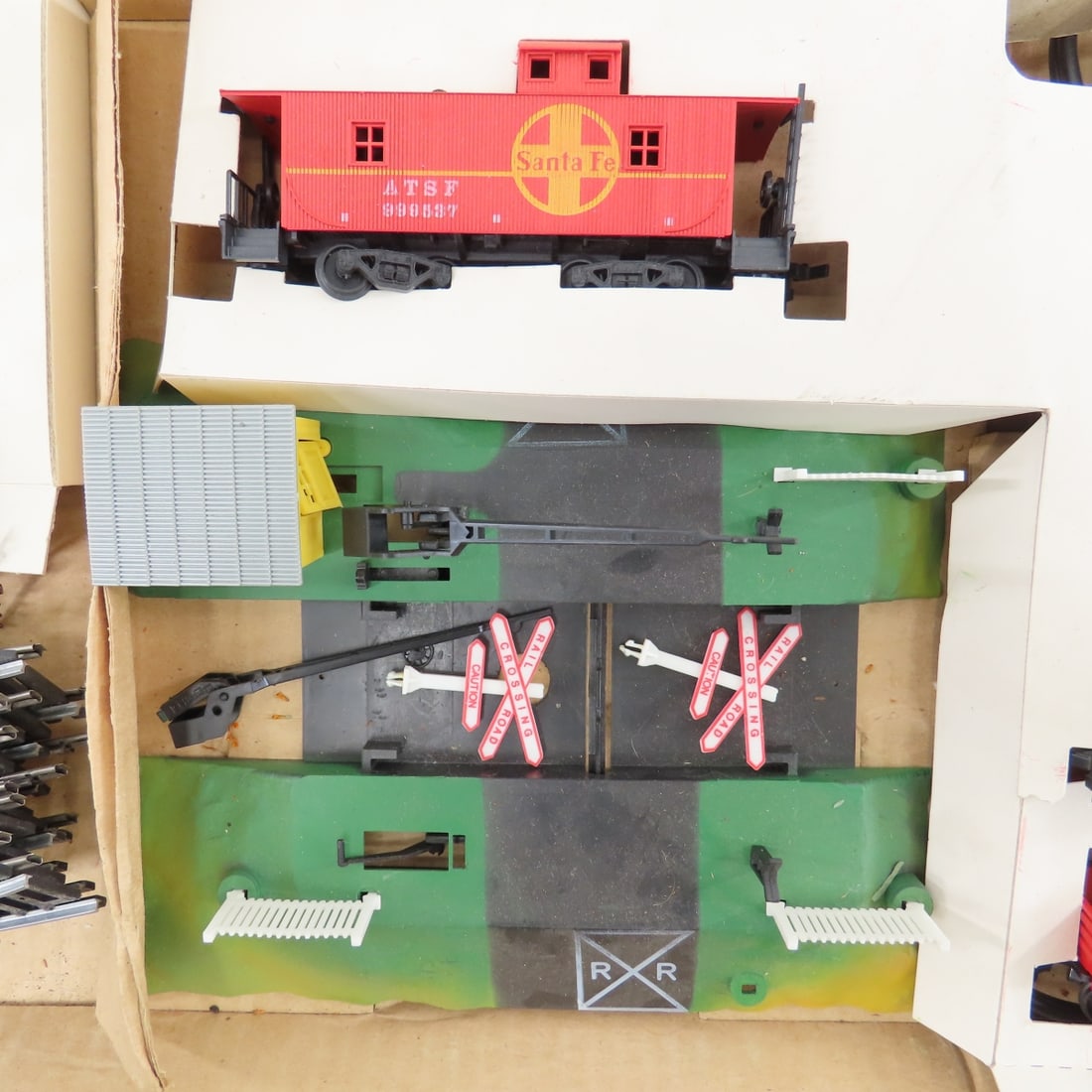 HO Scale Engines, Boxcars, Tyco & Others - 6