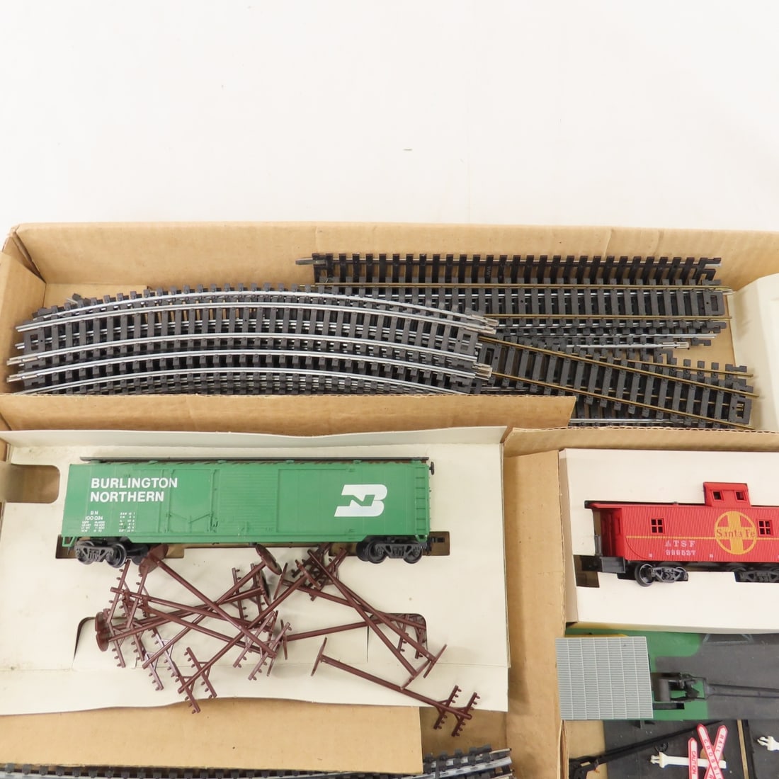 HO Scale Engines, Boxcars, Tyco & Others - 8