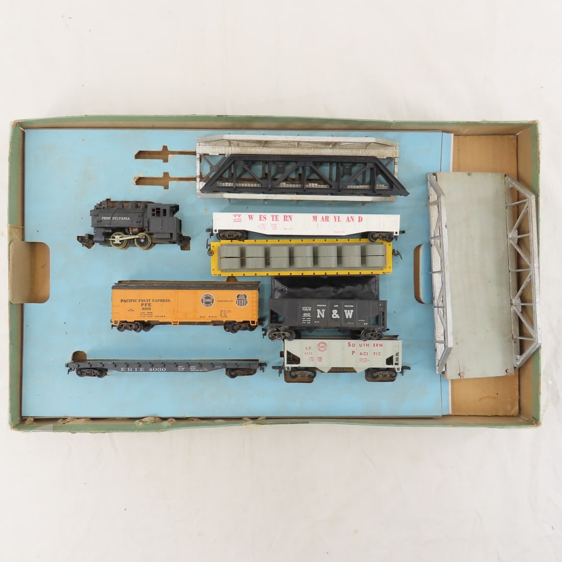 HO Scale Engines, Boxcars, Tyco & Others - 9