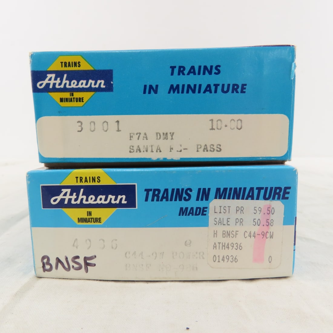 HO Scale Engines, Boxcars, Track & Accessories - 3