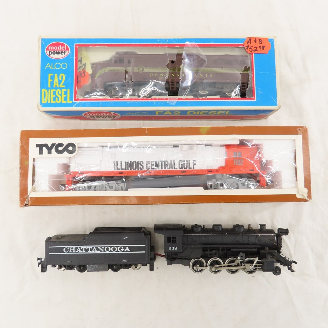 HO Scale Engines, Boxcars, Track & Accessories - 4