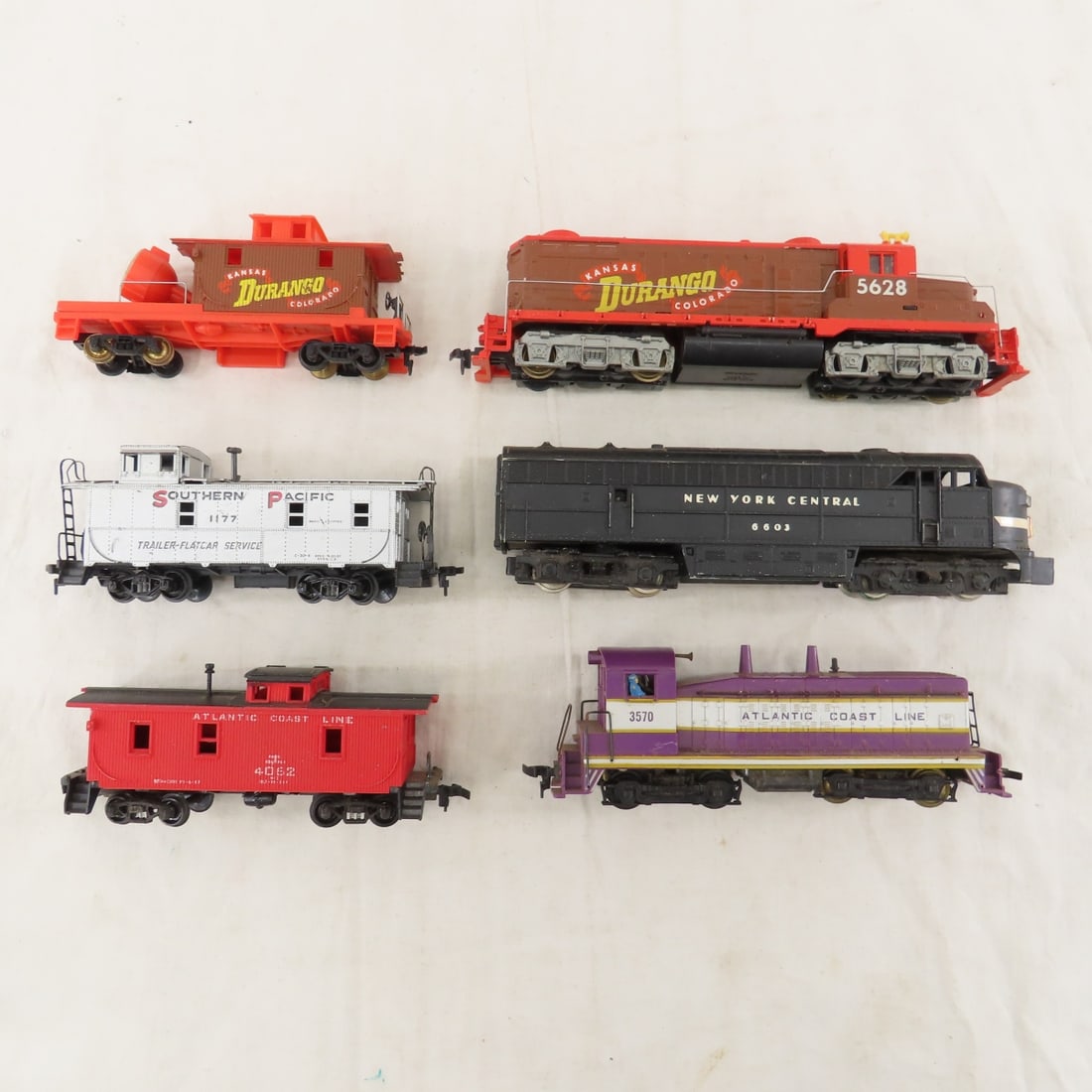 HO Scale Engines, Boxcars, Track & Accessories - 5