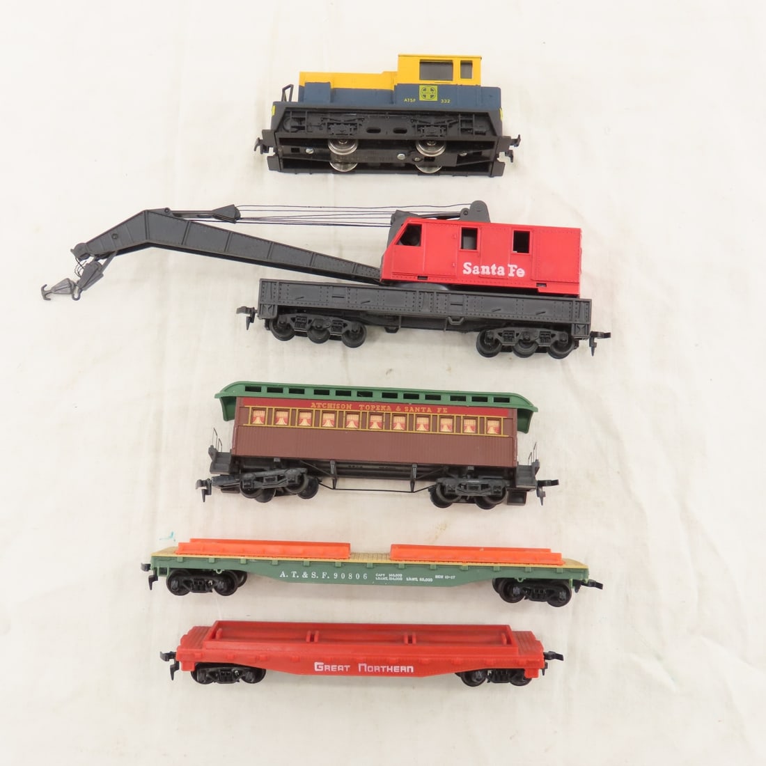 HO Scale Engines & Boxcars, Athearn & Other - 19