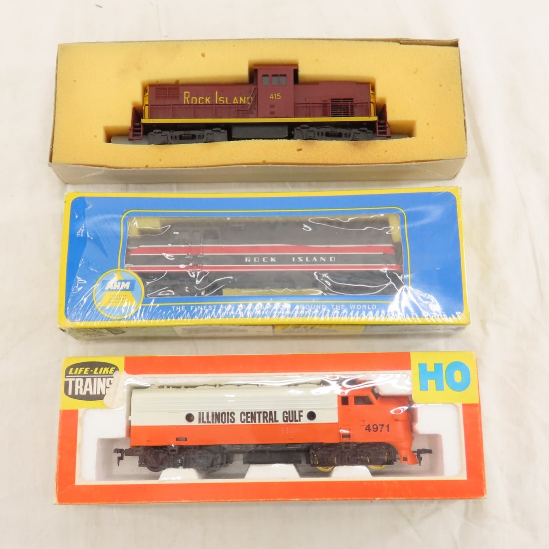 HO Scale Engines & Boxcars, Athearn & Other - 2