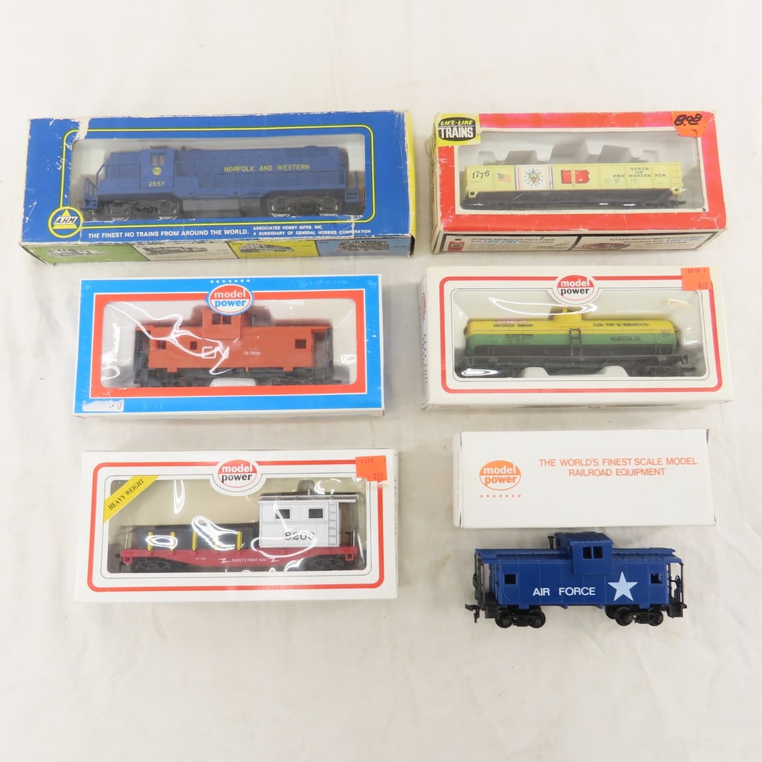 HO Scale Engines & Boxcars, AHM, Tyco & Others - 7