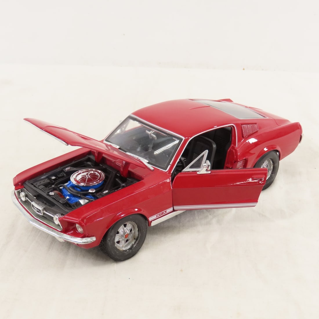 6 Diecast Maisto 1:18 Scale Cars, GTO & Others - 19