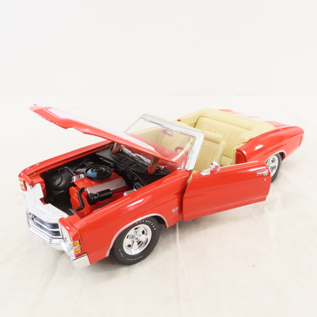 6 Diecast Maisto 1:18 Scale Cars, GTO & Others - 3