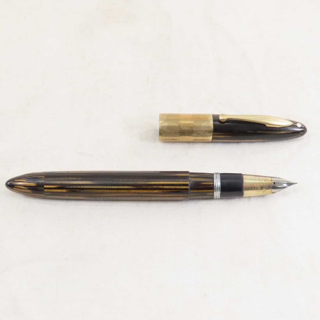 4 Vintage Sheaffer White Dot Fountain Pens - 7