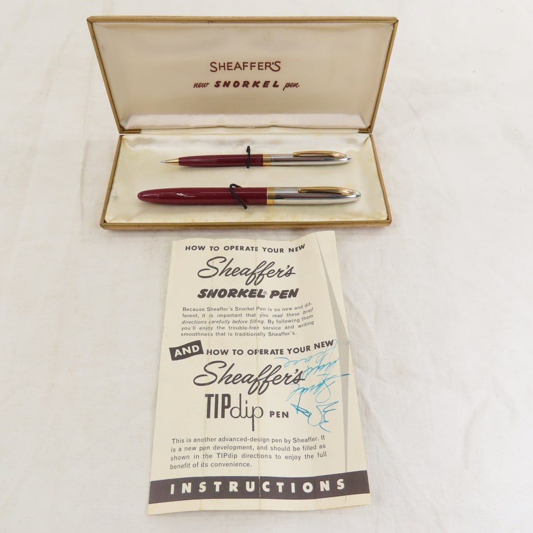 Sheaffer's New Snorkel Pen & Pencil Set- White Dot: Sheaffer's New Snorkel Pen & Pencil Set- White Dot - LOT SIZE 6x3X3" 1 LB Photos are part of description. (Live Auctioneers only shows a max of 20 photos). Please ask questions and read terms &