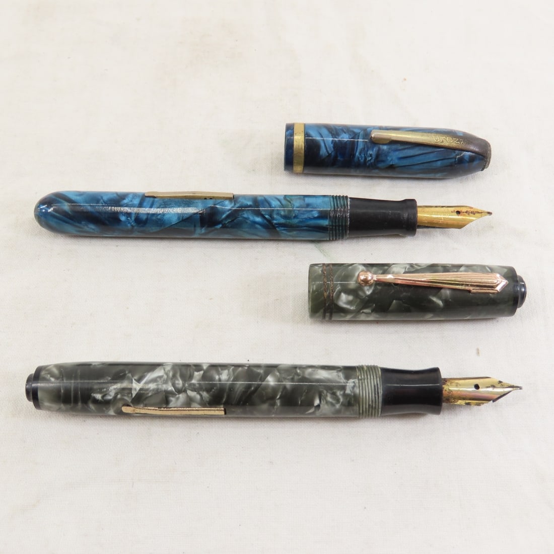 Fountain Pen Display with pens. Shaeffer & more - 16