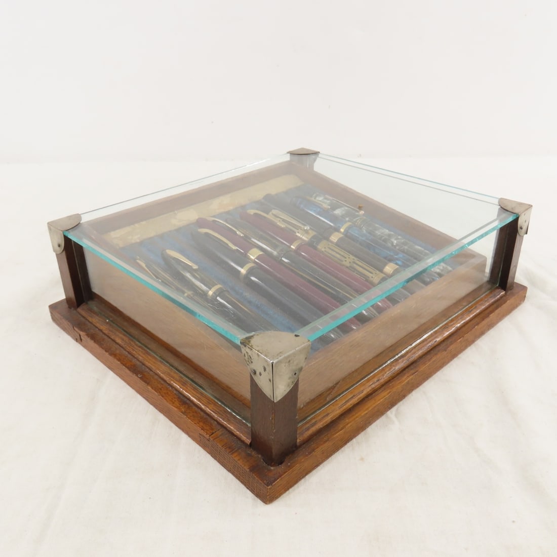 Fountain Pen Display with pens. Shaeffer & more - 20