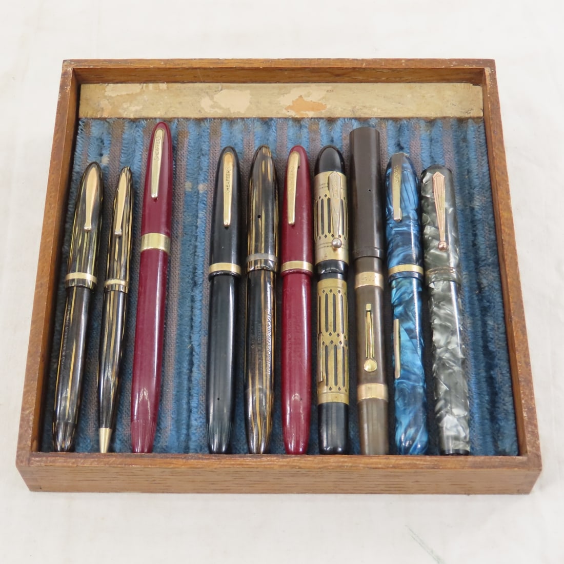 Fountain Pen Display with pens. Shaeffer & more - 2