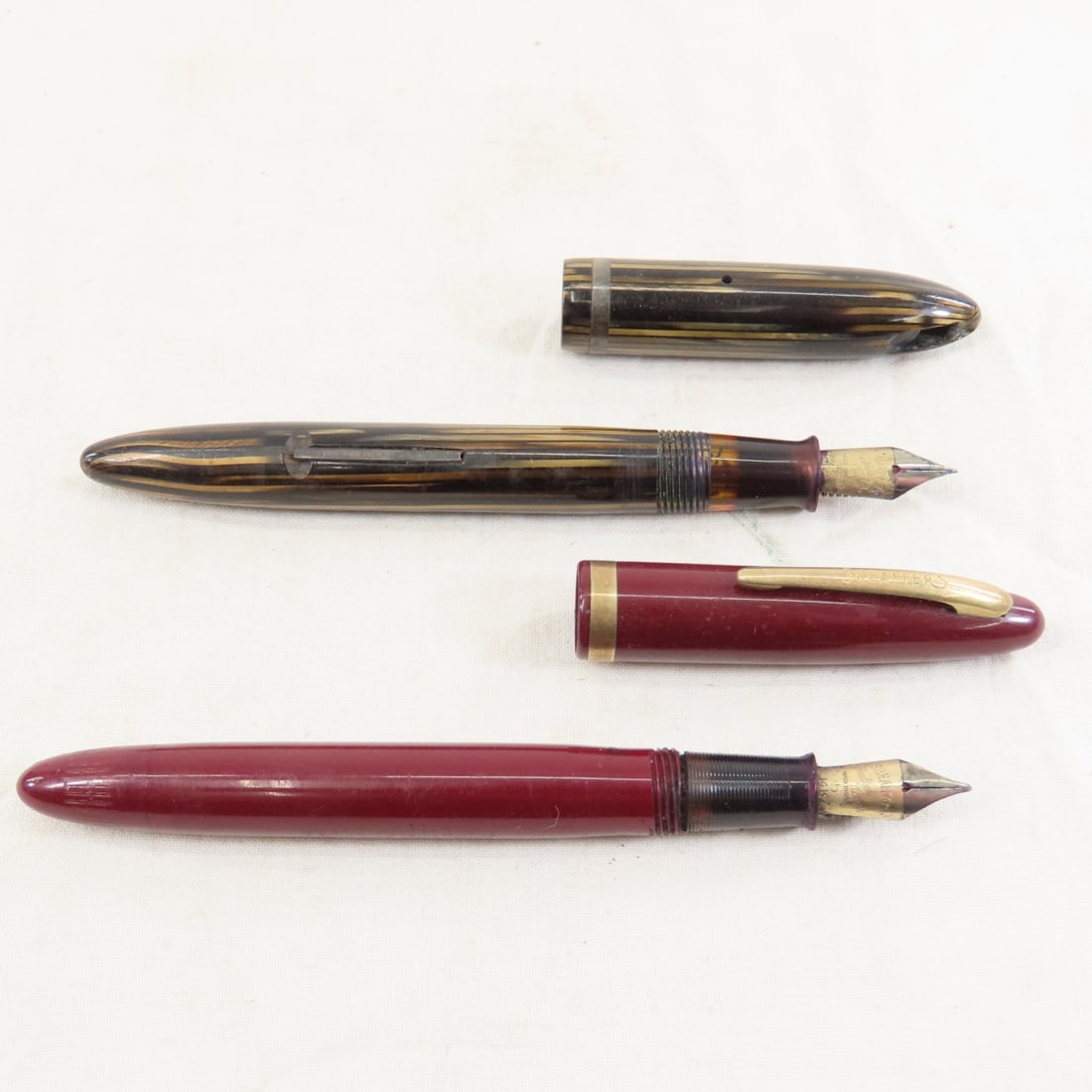 Fountain Pen Display with pens. Shaeffer & more - 9