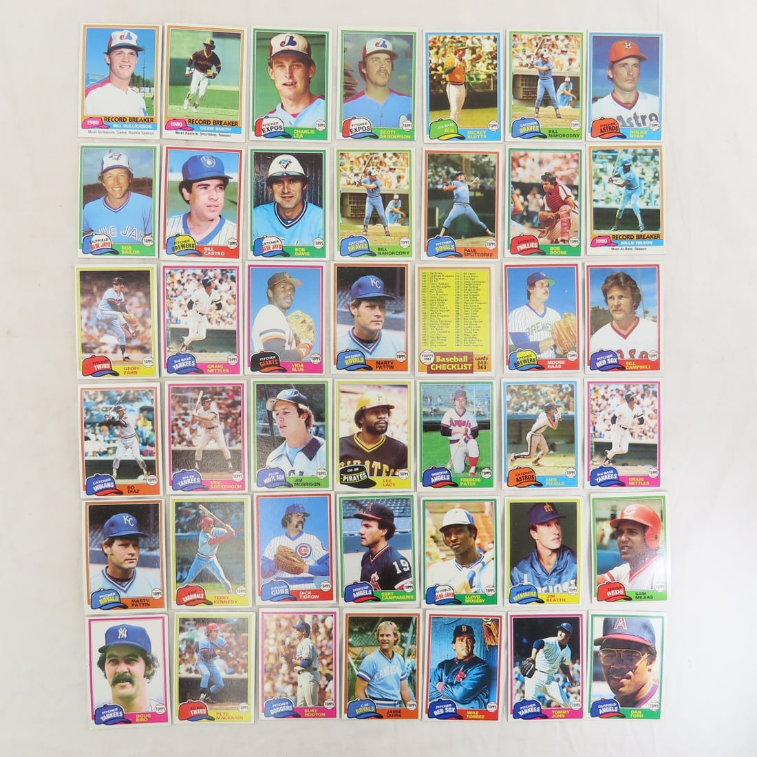 600+ 1981 Topps Baseball Cards - 8
