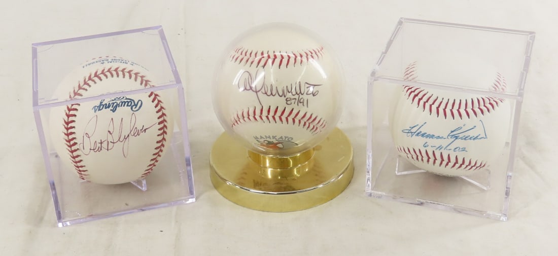 Signed Bert Blyleven & Harmon Killebrew Baseballs (1 of 15)