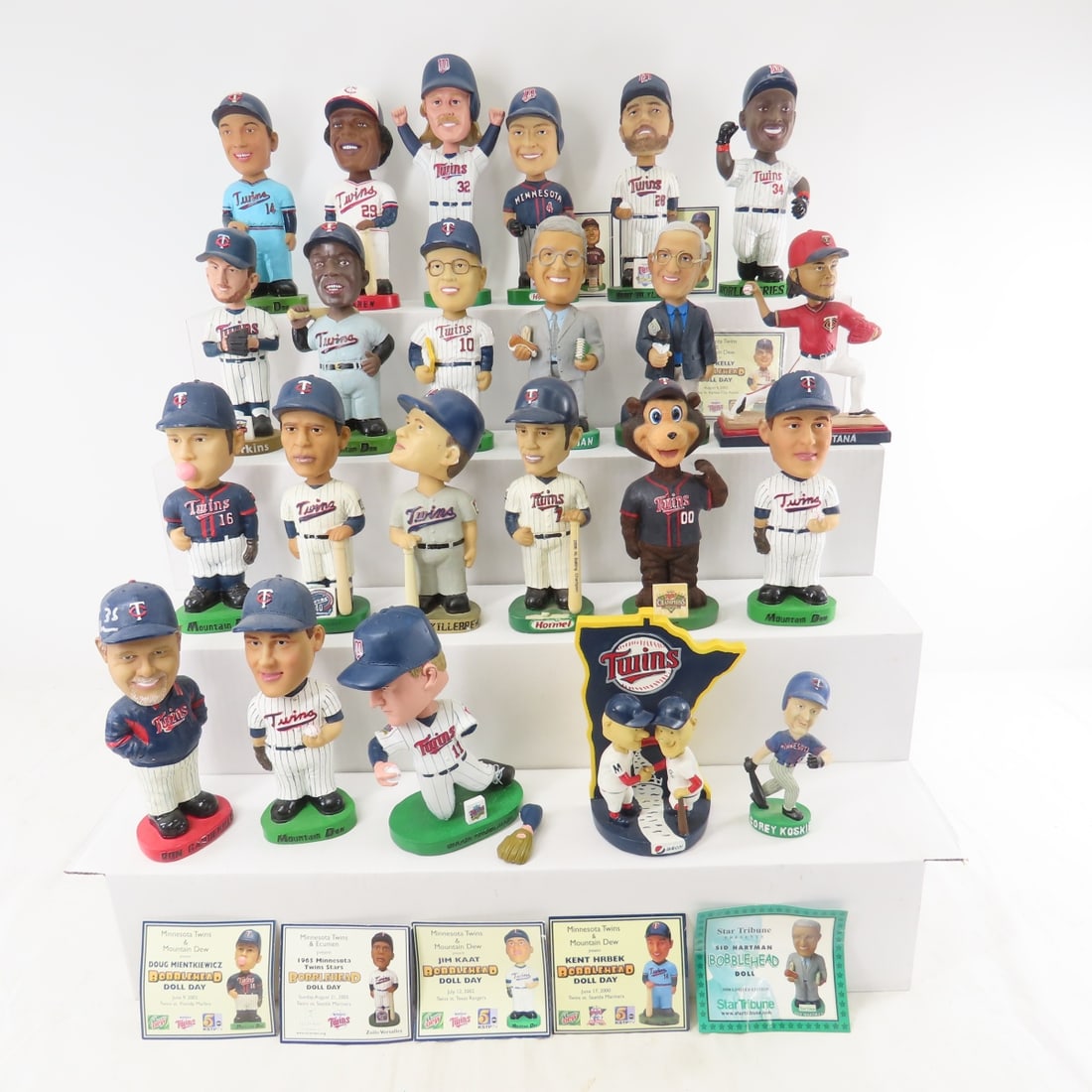 20+ Minnesota Twins Baseball Bobble Head Nodders: 20+ Minnesota Twins Baseball Bobble Head Nodders - Hrbek, Gladden, Knoblauch, Killebrew, Puckett, Blyleven, Perkins, Oliva, Versalles, Santana, Gardenhire, Sid Hartman and Others. Lot Size: 18 x 15 x