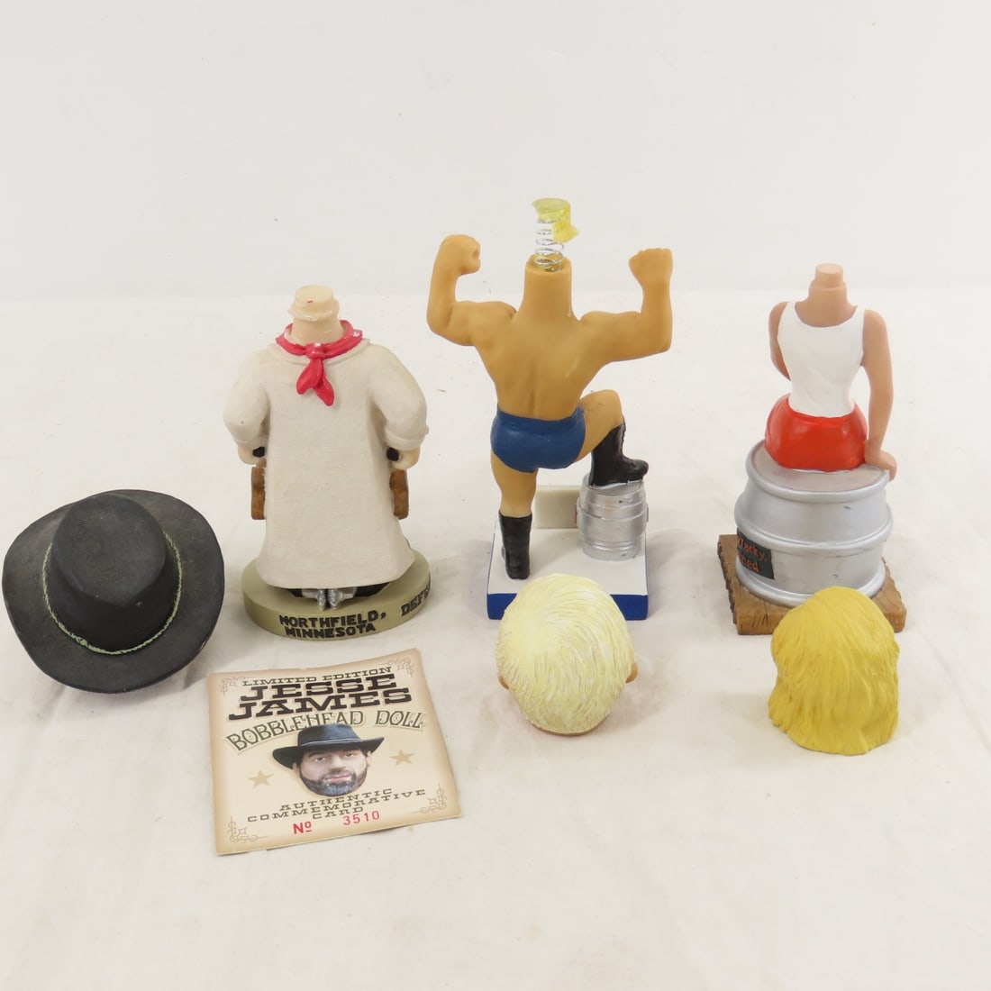 15 Bobble Head Nodders & New York Souvenirs - 16