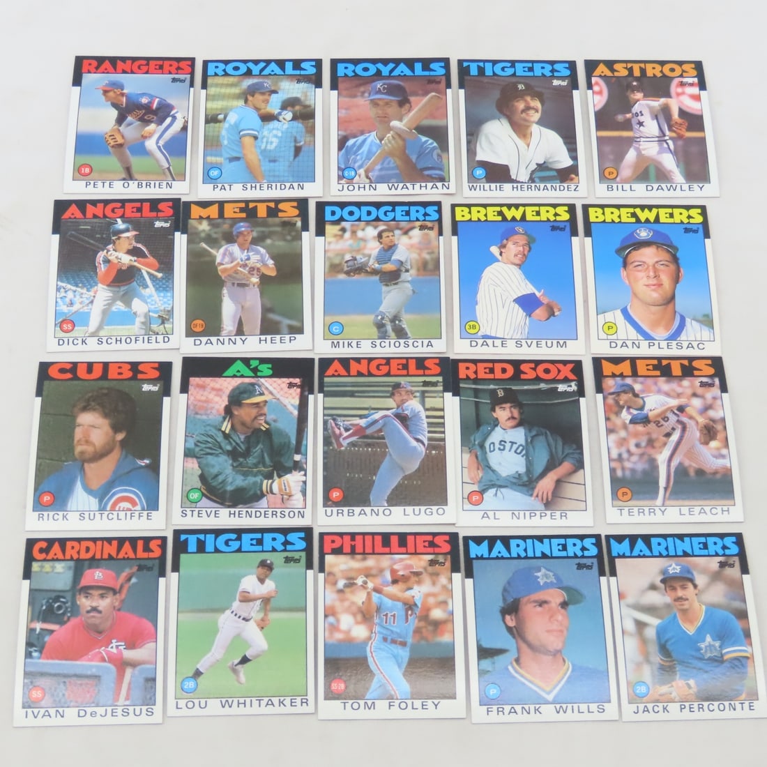 150+ Near Mint 1986 Topps Baseball Card- Henderson - 2