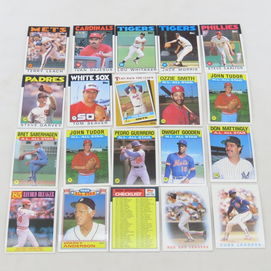 150+ Near Mint 1986 Topps Baseball Card- Henderson - 6