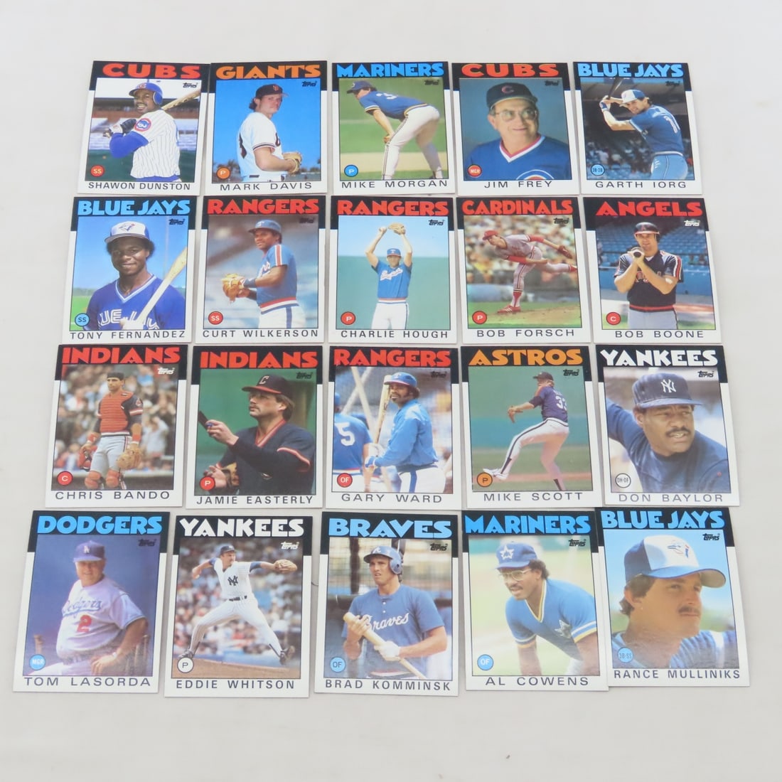 150+ Near Mint 1986 Topps Baseball Card- Henderson - 9