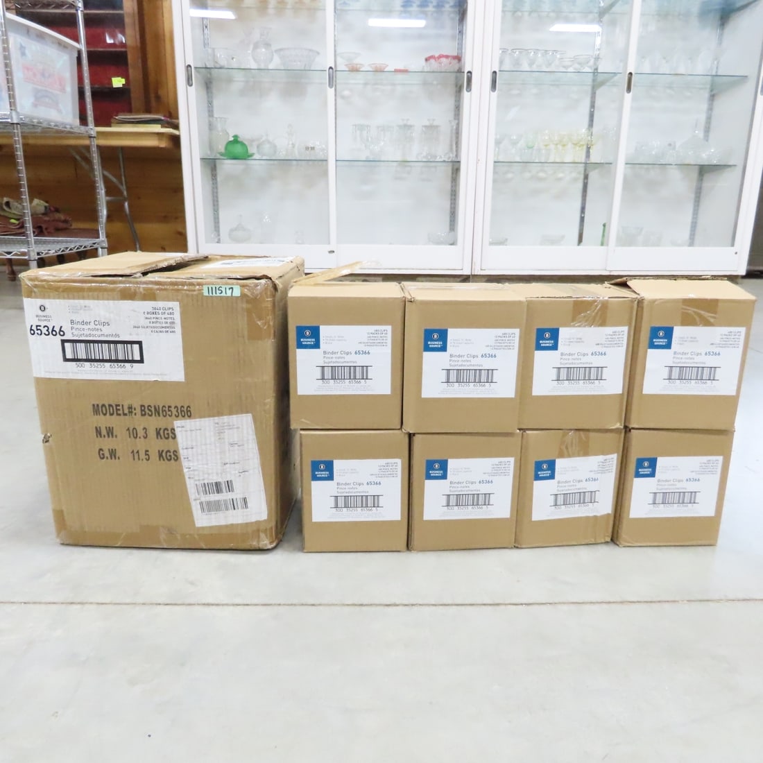 3,800 Black Business Source 3/4" Binder Clips: 3,800 Black Business Source 3/4" Binder Clips - All Black, Label States "white" - 3,840 Business Source brand 3/4" Binder Clips with 70 Sheet Capacity. 8 Boxes of 480 pieces (40 per container)