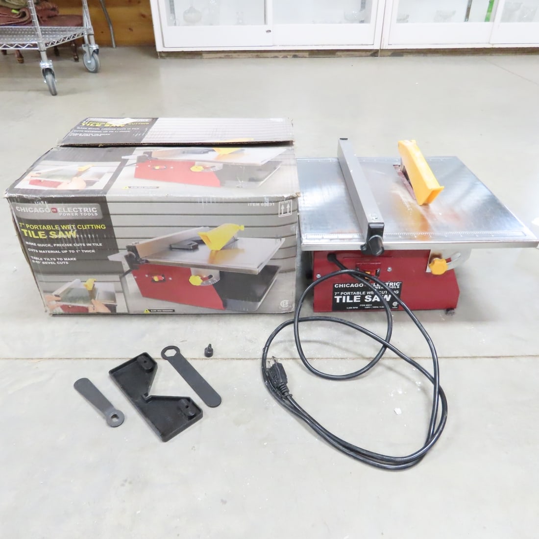 Chicago Electric 7" Portable Wet Cutting Tile Saw (1 of 10)