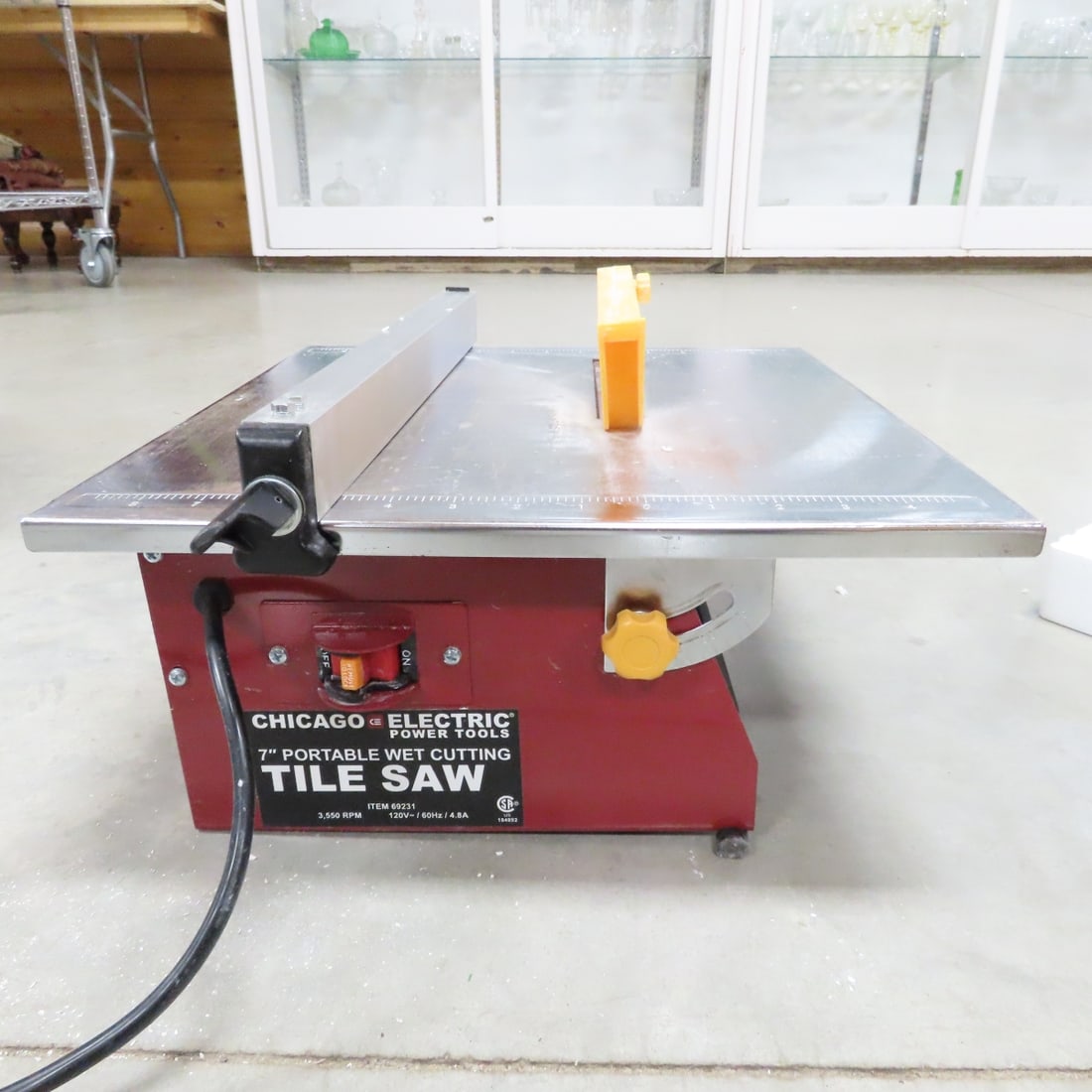 Chicago Electric 7" Portable Wet Cutting Tile Saw - 2