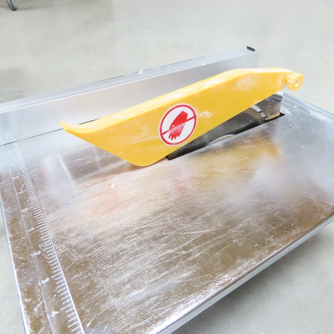 Chicago Electric 7" Portable Wet Cutting Tile Saw - 4