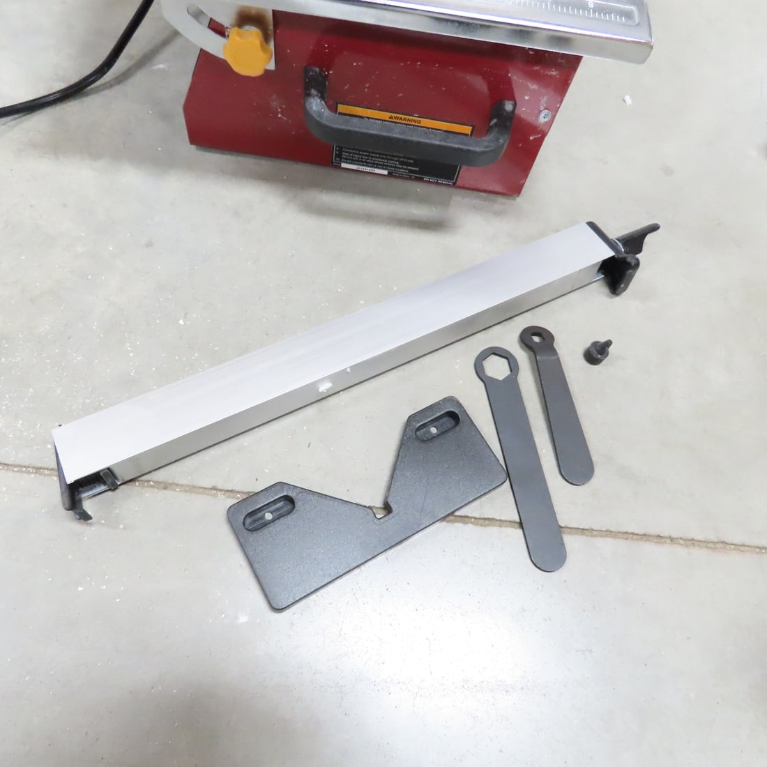 Chicago Electric 7" Portable Wet Cutting Tile Saw - 7