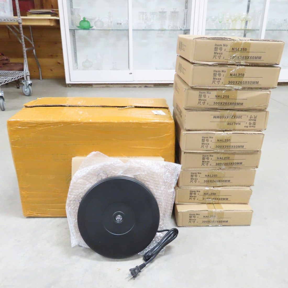 10 Mixed NAL250 Rotating 10" Display Stand w/LED: 10 Mixed NAL250 Rotating 10" Display Stand w/LED - 5 Black & 5 White, New in Original Packaging, Steady Rotation, LED Light, Up to 20 lb Load Capacity. Lot Size: 22 x 13 x 15", 23 lbs Photos are part