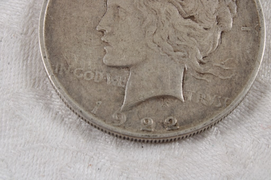 1922 D Peace Silver Dollar - 2