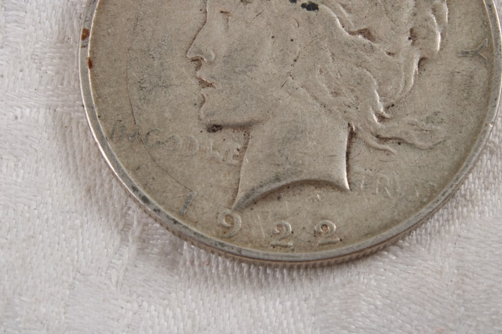 1922 D Peace Silver Dollar - 2