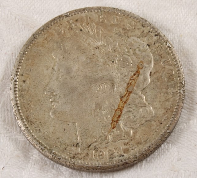 1921 S Morgan Silver Dollar: 1921 S Morgan Silver Dollar - Lot Size 3" x 2" x 1". 1 Lb. Photos are part of description (Live Auctioneers on displays a max of 20 photos -check other polatforms for all photos). Please ask