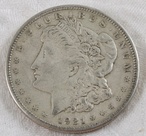 1921 Morgan Silver Dollar: 1921 Morgan Silver Dollar - Lot Size 3" x 2" x 1". 1 Lb. Photos are part of description (Live Auctioneers on displays a max of 20 photos -check other polatforms for all photos). Please ask questions