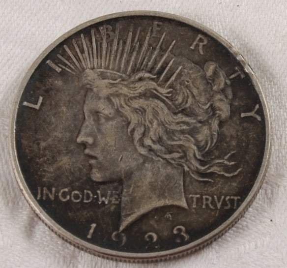1923 D Peace Silver Dollar: 1923 D Peace Silver Dollar - Lot Size 3" x 2" x 1". 1 Lb. Photos are part of description (Live Auctioneers on displays a max of 20 photos -check other polatforms for all photos). Please ask
