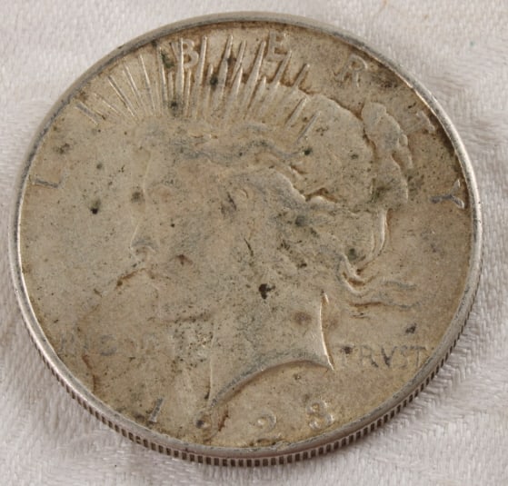 1923 S Peace Silver Dollar: 1923 S Peace Silver Dollar - Lot Size 3" x 2" x 1". 1 Lb. Photos are part of description (Live Auctioneers on displays a max of 20 photos -check other polatforms for all photos). Please ask