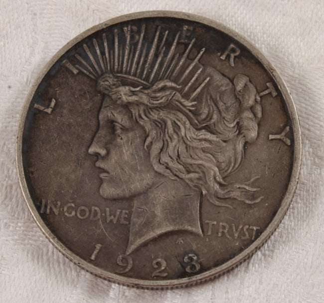 1923 D Peace Silver Dollar: 1923 D Peace Silver Dollar - Lot Size 3" x 2" x 1". 1 Lb. Photos are part of description (Live Auctioneers on displays a max of 20 photos -check other polatforms for all photos). Please ask